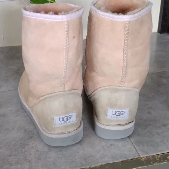 UGG AUSTRALIA BOOTS - Picture 4 of 12